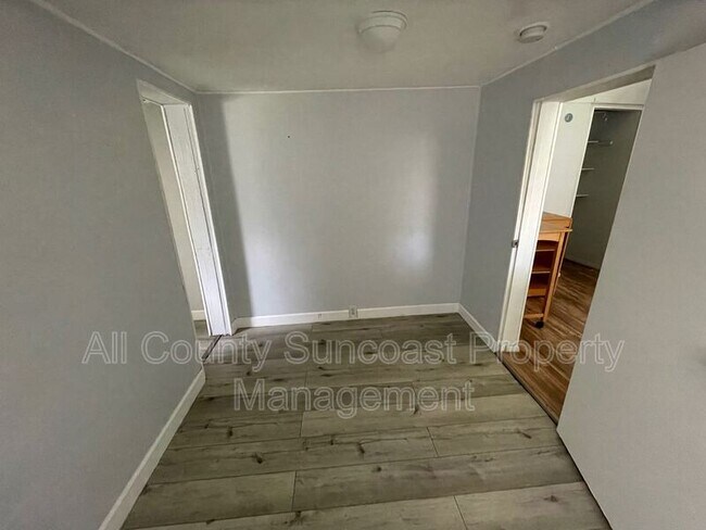 Foto del edificio - 1830 27th Ave N