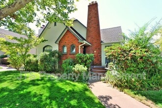 Building Photo - 900 45th St