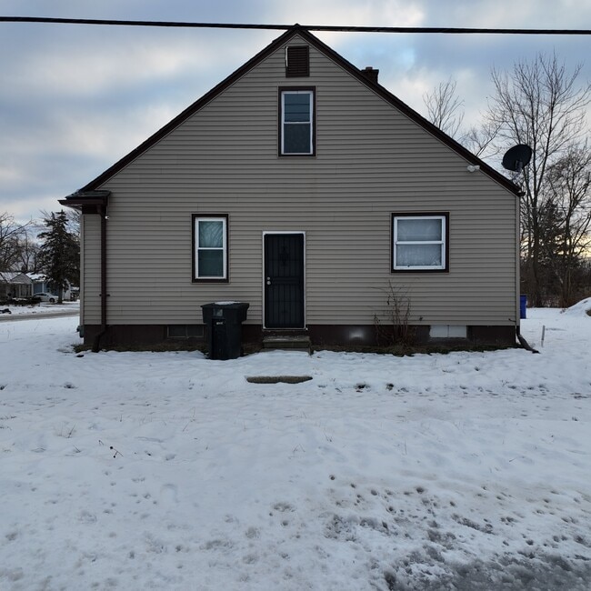 Building Photo - 9277 Vaughan St