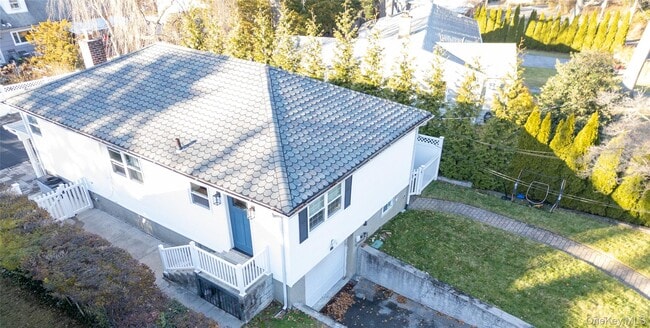 Building Photo - 275 Longvue Terrace