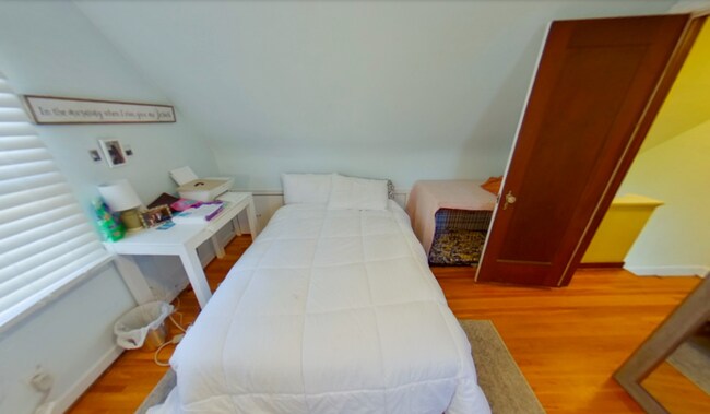 Building Photo - Fenced-in backyard + Washer & Dryer + Pet ...