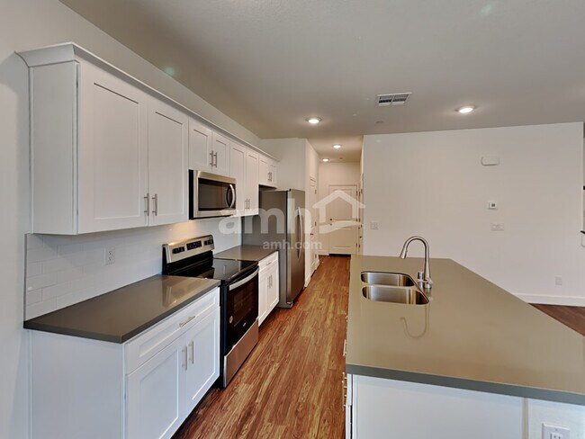 Building Photo - 10081 Roseum Ct