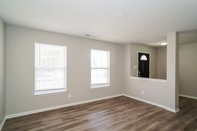 Foto del edificio - 7462 Carnation Ln