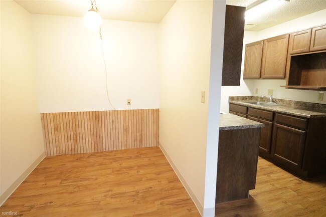 Foto del edificio - 2 br, 1.5 bath Apartment - 1315 D St
