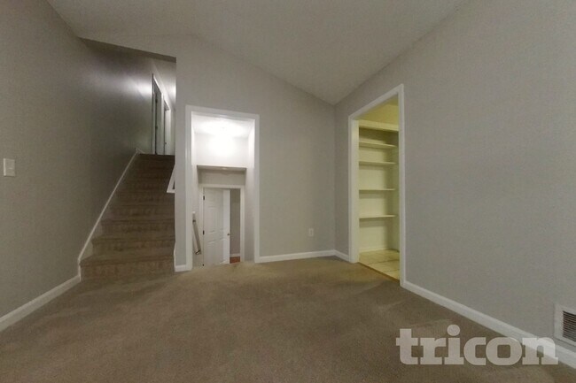 Foto del edificio - 5394 Telford Ct