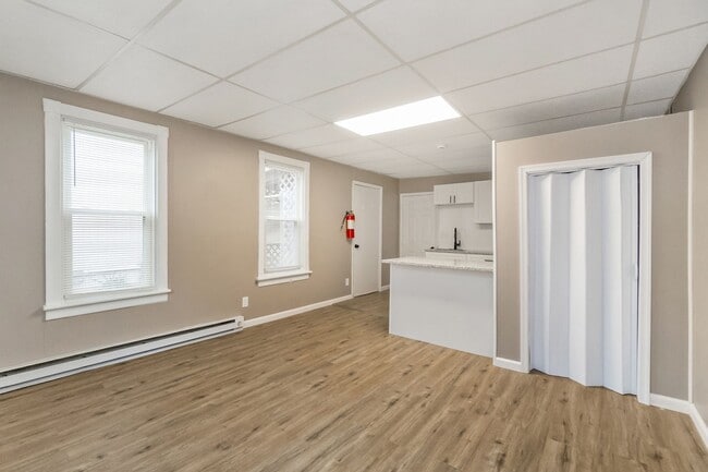 Building Photo - 137-139 Main St