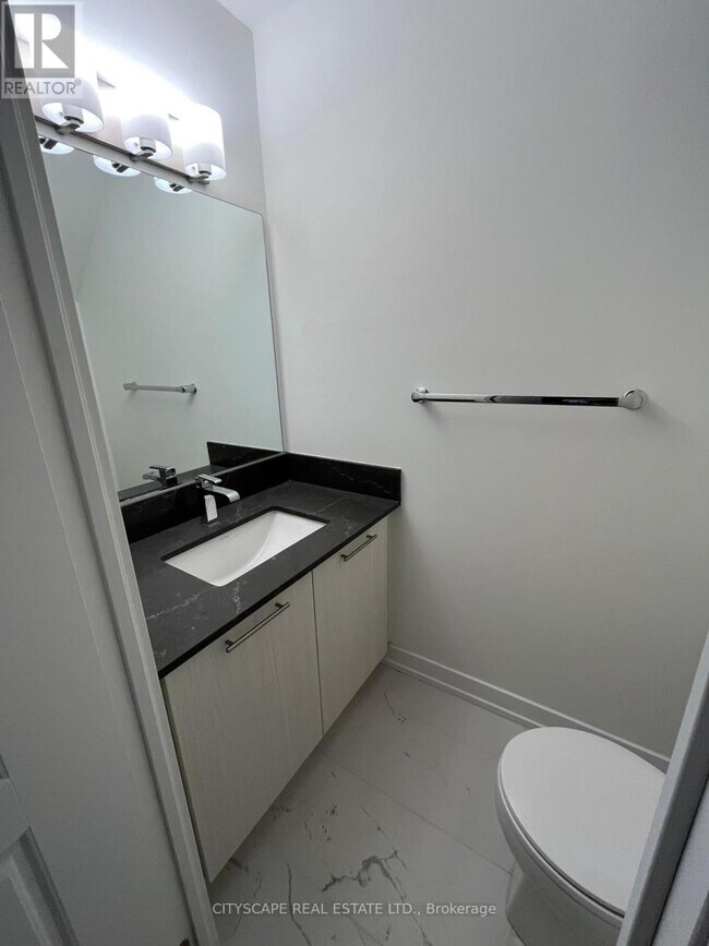 Photo du bâtiment - 861 Sheppard Ave W