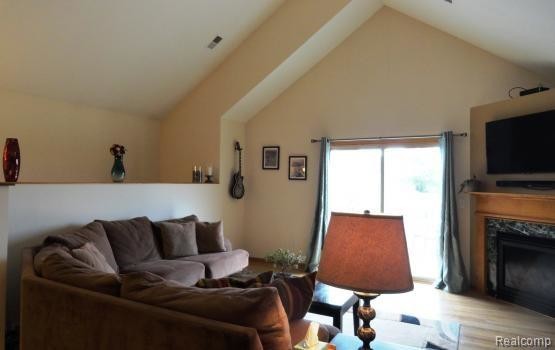 Foto del edificio - 15755 Parkway Ln