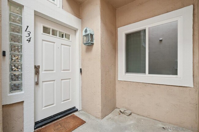 Foto del edificio - 7254 Shoreline Dr