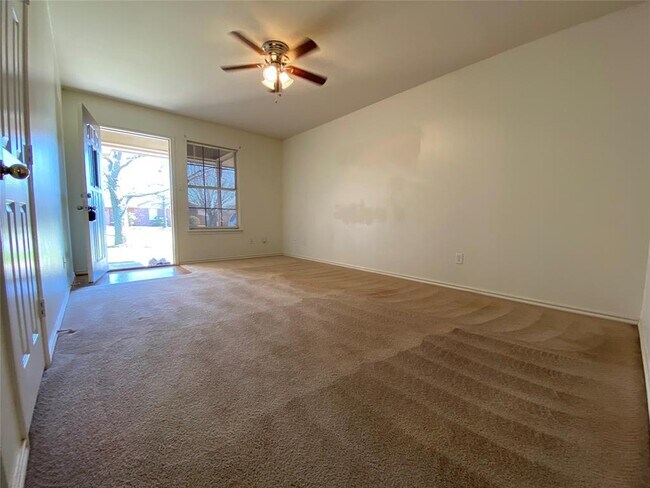 Building Photo - 1002 Enlow Cir