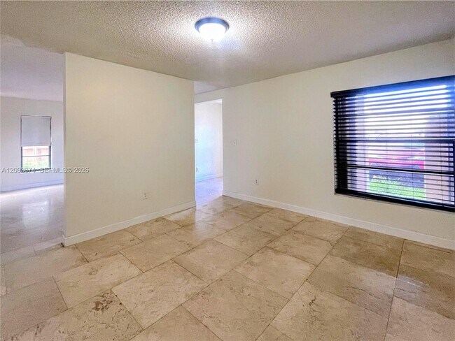 Foto del edificio - 2402 SW 110th Ave