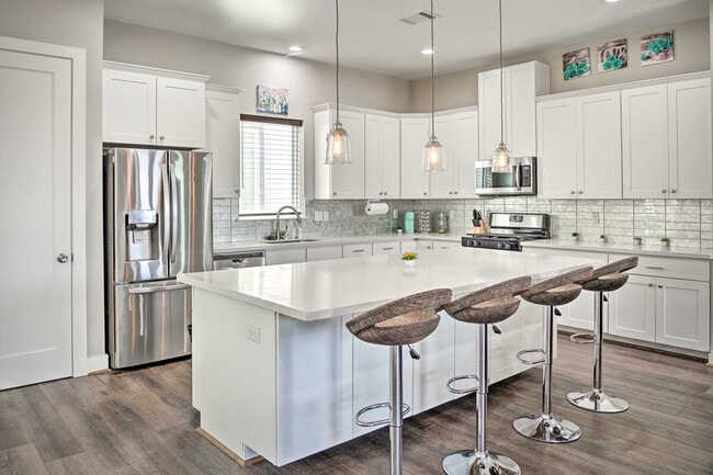 Foto del edificio - 6403 Bowling Green St