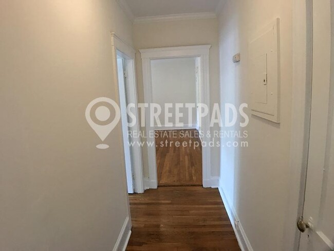 Building Photo - 1 bedroom in Cambridge MA 02138