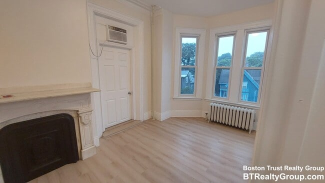 Building Photo - 4 Montrose St