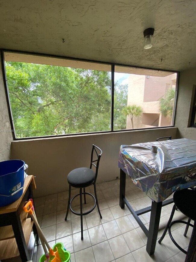 Foto del edificio - 6800 Cypress Rd