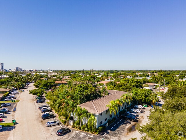 Building Photo - 1423 Holly Heights Dr