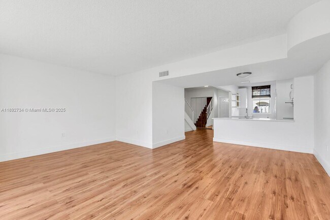 Foto del edificio - 1655 NE 115th St