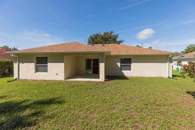 Foto del edificio - 63 Pine Crest Ln