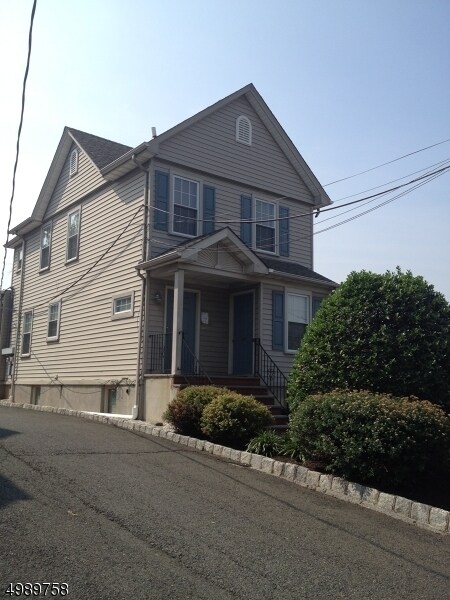 Primary Photo - 14 E Westfield Ave