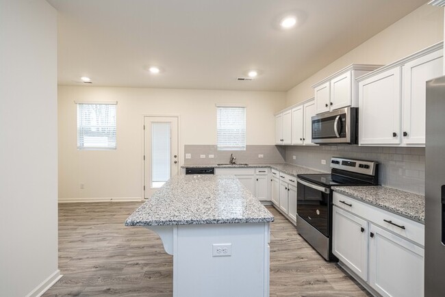 Building Photo - Brand new townhome 3 br 2.5 ba