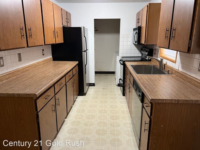 Building Photo - 3 br, 1 bath House - 1100 West Turnaround Dr