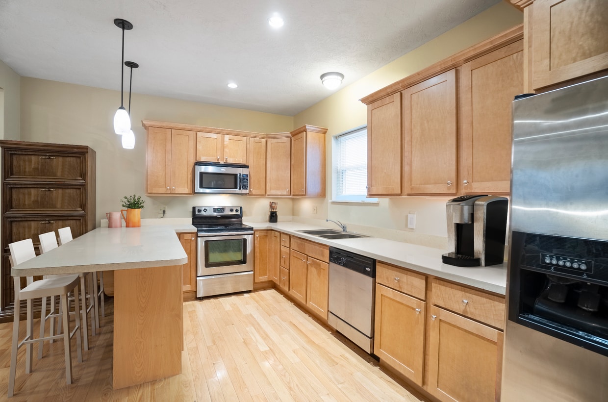 Photo - 638 College Street - Big, Bright and New