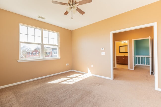 Building Photo - 745 Lacy Oak Dr