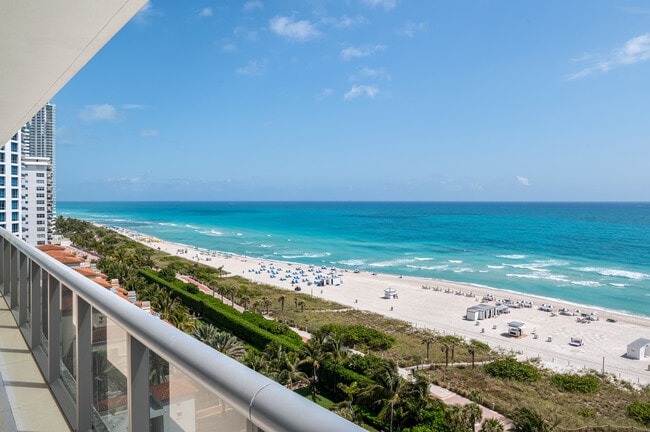 Foto del edificio - 5875 Collins Ave
