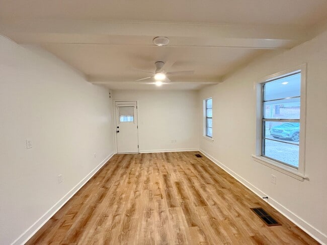 Foto del edificio - 4 Bed/2 Bath Home in Pearl