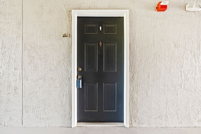 Building Photo - 410 S Villa San Marco Dr