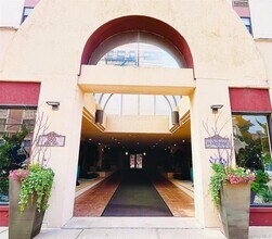 Building Photo - 360 Shore Rd