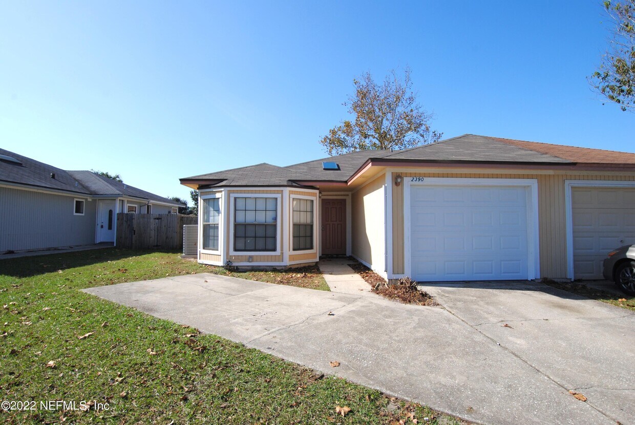 Foto principal - 2390 Ironstone Dr E