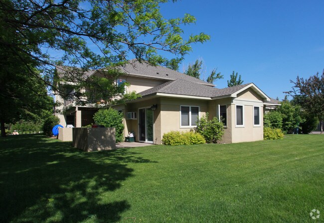 Foto del edificio - 1703 Fairway Dr