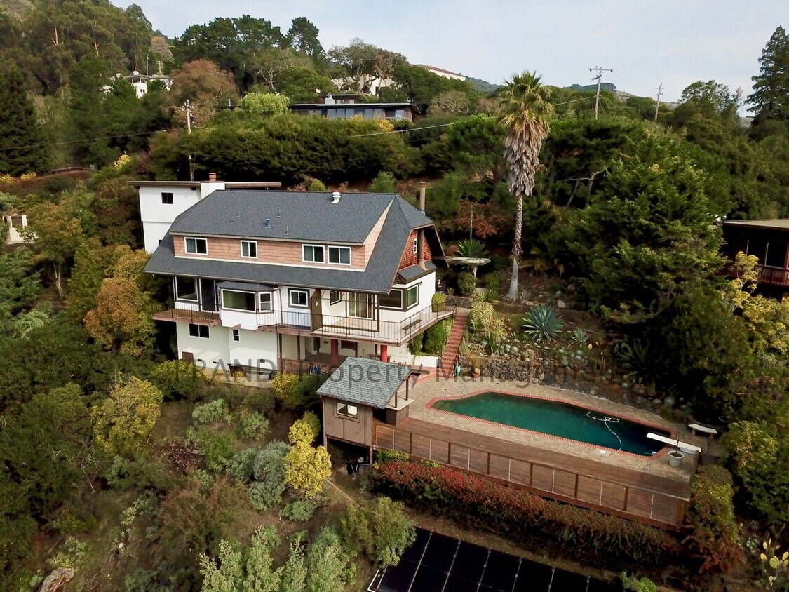 Primary Photo - Country Club San Rafael Home with Pool and...