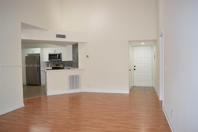 Foto del edificio - 8851 Wiles Rd
