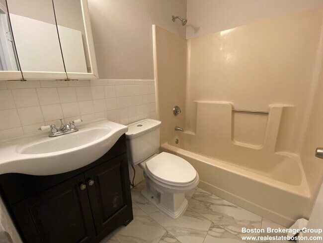 Foto del edificio - Spacious 3 bedroom