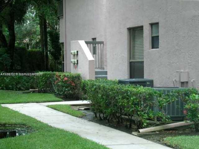 Foto del edificio - 2902 Carambola Cir N