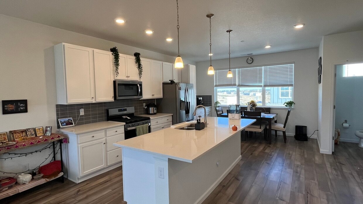 Kitchen and Dining area - 6964 Merseyside Ln