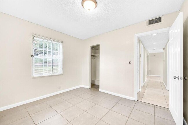Foto del edificio - 3 bedroom in Miami Gardens FL 33054
