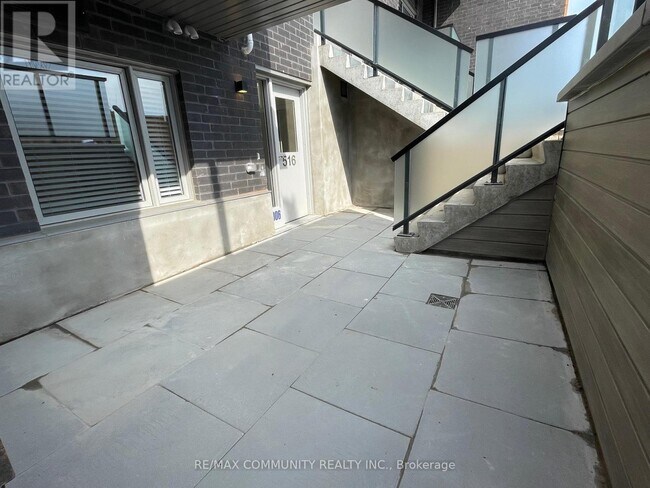 Photo du bâtiment - 2791 Eglinton Ave E