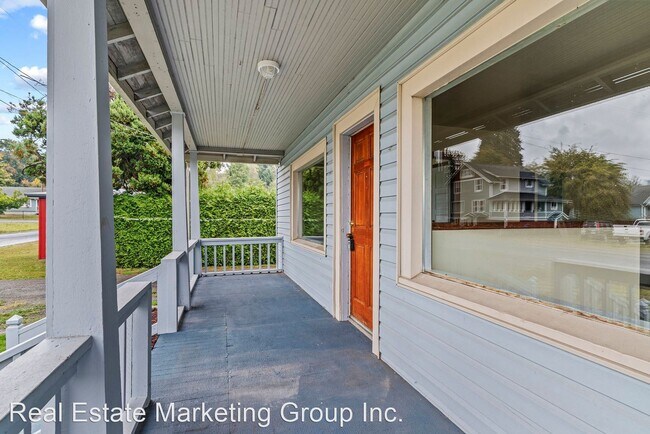 Foto del edificio - 3 br, 2 bath House - 219 Mossyrock Ave
