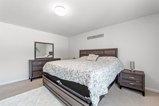 Foto del edificio - 17142 Carshalton Ct