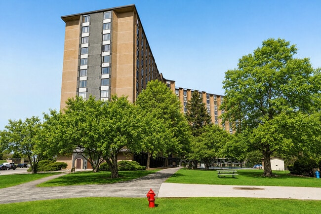 Building Photo - 1 Renaissance Pl