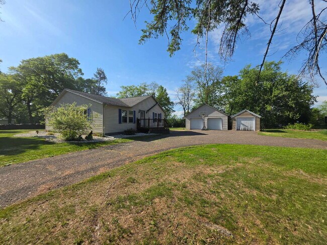Foto del edificio - Lake Wissota Waterfront Living on Nearly 2 Acres with Private Dock Access