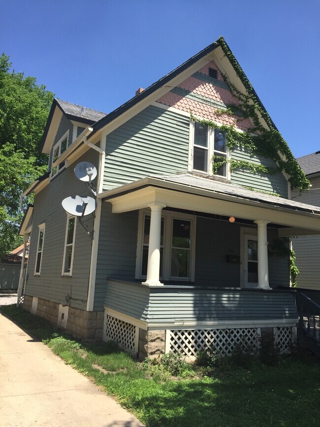 Foto del edificio - 2 Bed 1 Bath House Aurora's Tanner Histori...