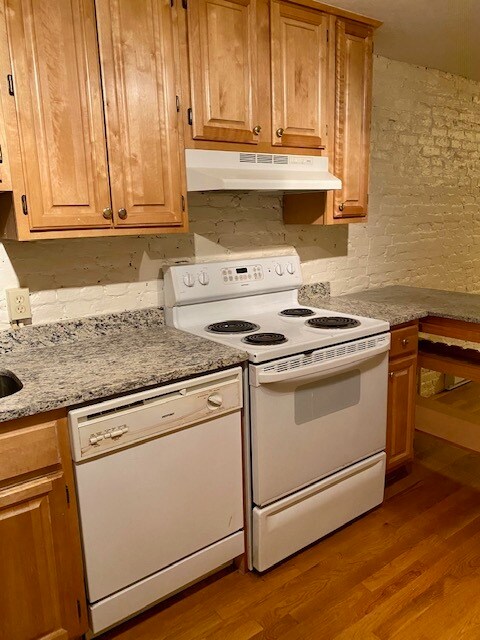 Primary Photo - 94 Tyler St