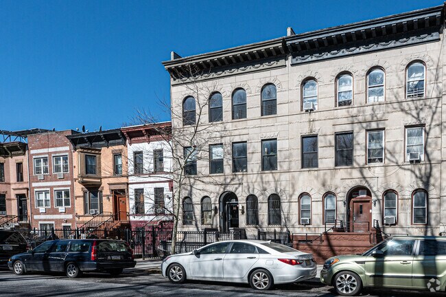 Foto del edificio - 821 Halsey St