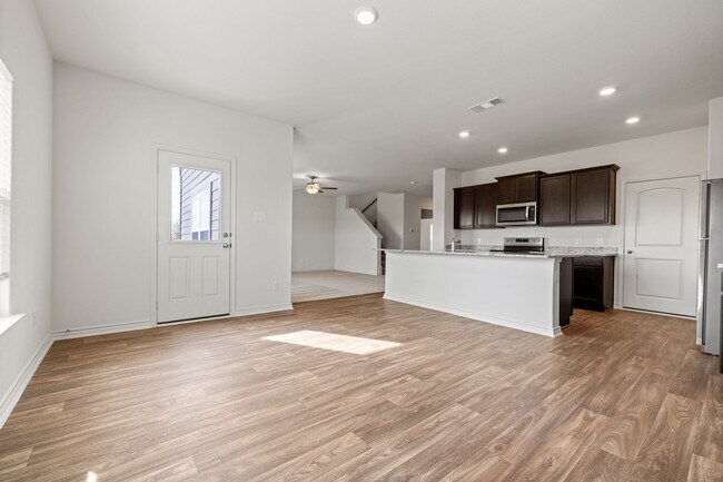 Foto del edificio - Spacious 4BR Home with HUGE Private Backyard in Homestead Estates – Minutes from Austin