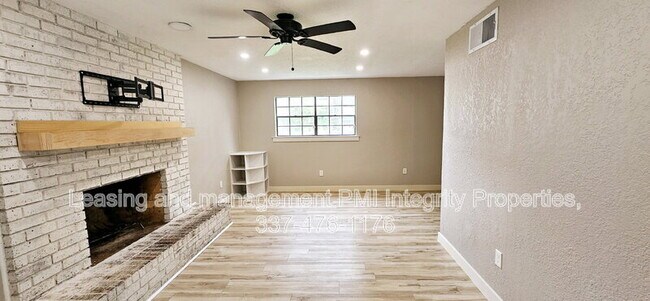 Foto del edificio - 227 Rosewood St