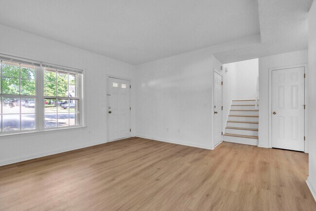 Foto del edificio - 102 Glenlea Ln